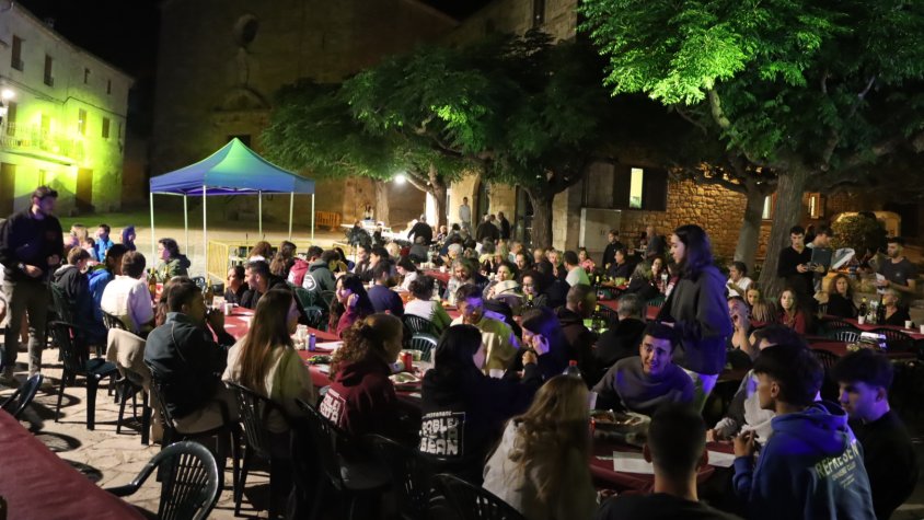 Participatiu sopar popular de festa major a Passanant