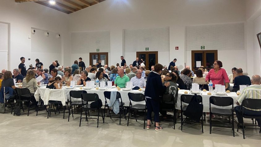 Els veïns de Forès gaudeixen del sopar de germanor de festa major