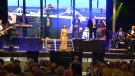 L'Orquestra Atalaia omple el pavelló del Casal Montblanquí