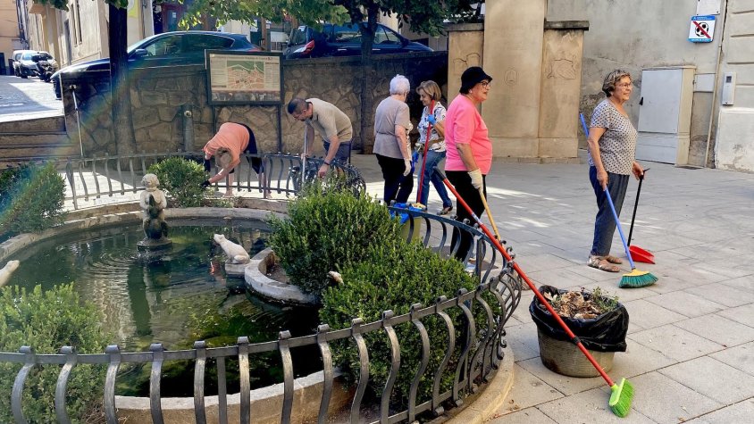 Neteja intensiva al centre històric de l'Espluga de Francolí per combatre l'incivisme