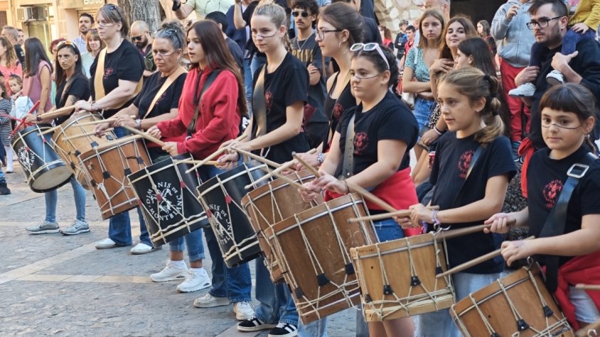 La Timbalada dels Dimonis envaeix Montblanc amb ritme i foc
