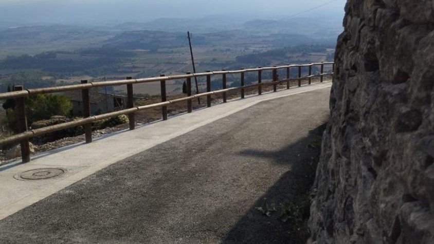 Finalitza la pavimentació i obres de serveis de l’antic vial d’accés al nucli vell de Forès