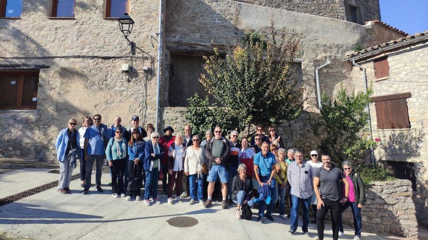 Més de cinquanta persones descobreixen Les Piles amb la visita guiada “Pedra a pedra”