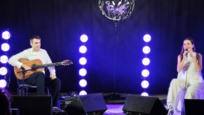 El Celler Modernista de Rocafort de Queralt celebra un concert de Judit Neddermann i Pau Figueres abans de la seva rehabilitació