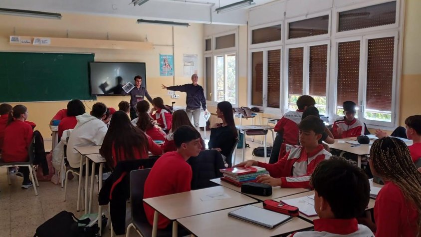 De la nau abandonada a l'aula: Una fotoperiodista i un jove migrant traslladen les seves històries a Montblanc