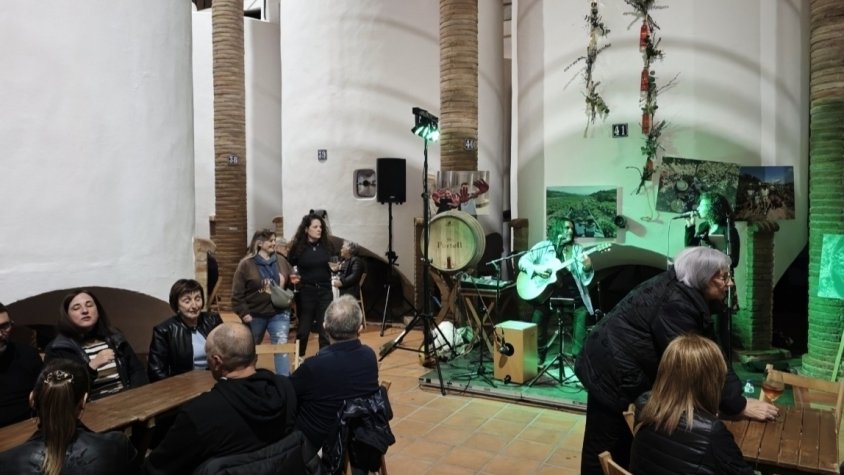 Una jornada tècnica, la projecció d’un curtmetratge, música i tapetes donen inici a la Festa del Vi Novell de Sarral