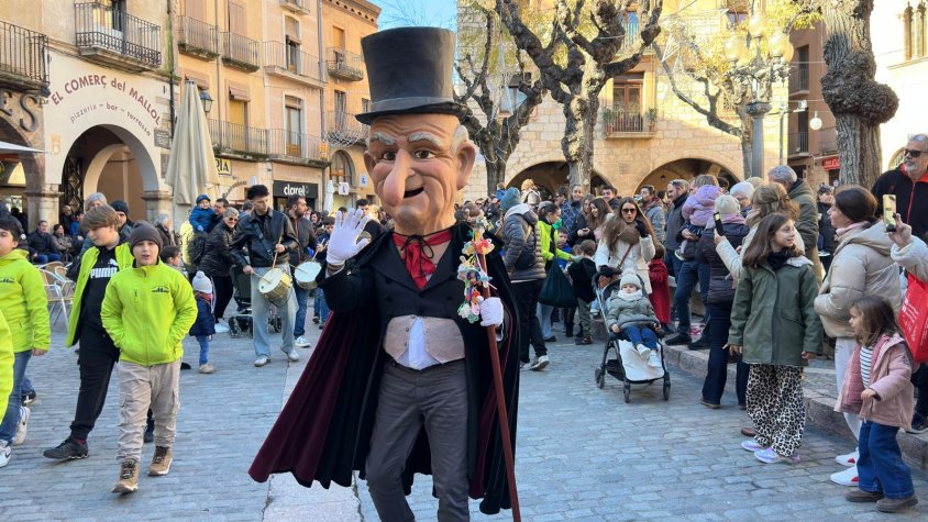 L’Home dels Nassos recorre els carrers de Montblanc per acomiadar l’any