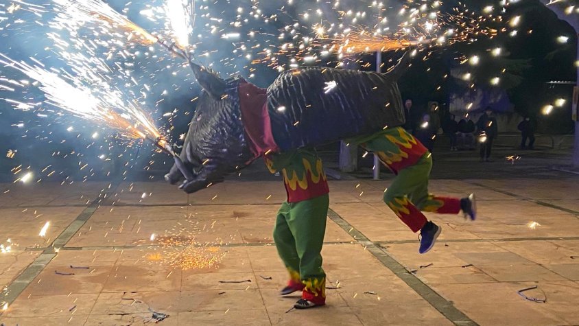 Els Diables Kids encenen la nit de la Fira de Sant Vicenç de l'Espluga de Francolí