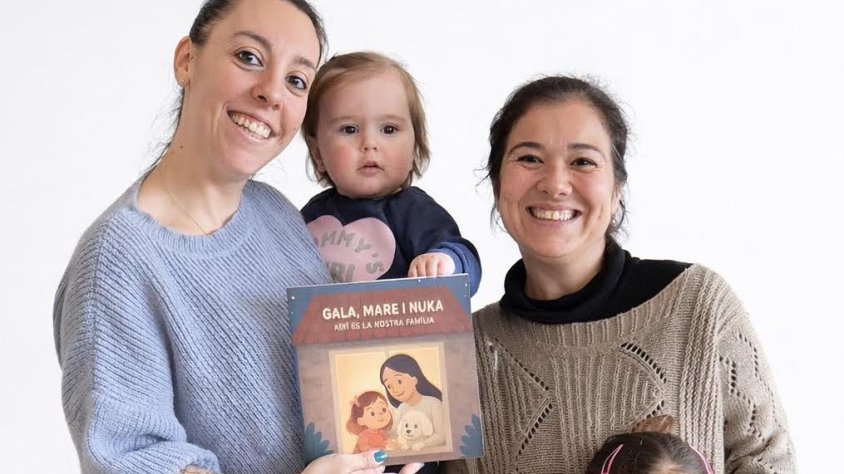 Dues mares de l’Espluga creen contes infantils per donar visibilitat a la diversitat familiar