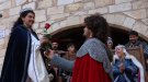 L'entrega de la primera rosa marca l’inici de la Setmana Medieval