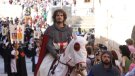 Sant Jordi arriba a Montblanc amb una comitiva templera que fa ressonar els carrers