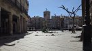 Obres a Santa Coloma de Queralt per a reparar les 200 rajoles trencades de la Plaça Major