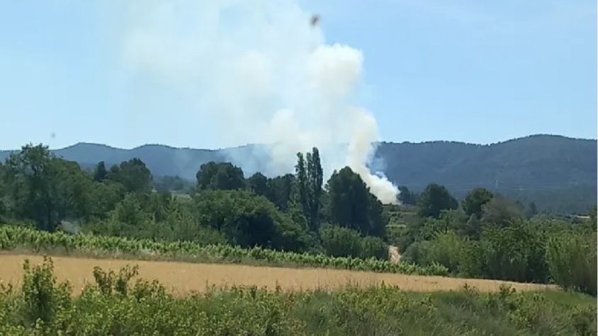 Un incendi per una crema descontrolada mobilitza els Bombers a Barberà de la Conca