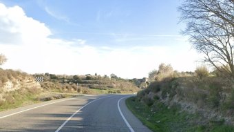 Un turisme xoca lateralment amb un camió a la C-14 a Pira