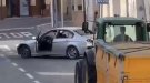 Detingut a Sarral per una espectacular cadena de destrosses: va rebentar un cotxe a cops de martell
